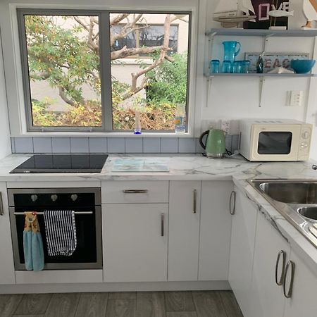 Beach Cottage - A Cosy Beach Cottage Charmer Riverton Екстер'єр фото